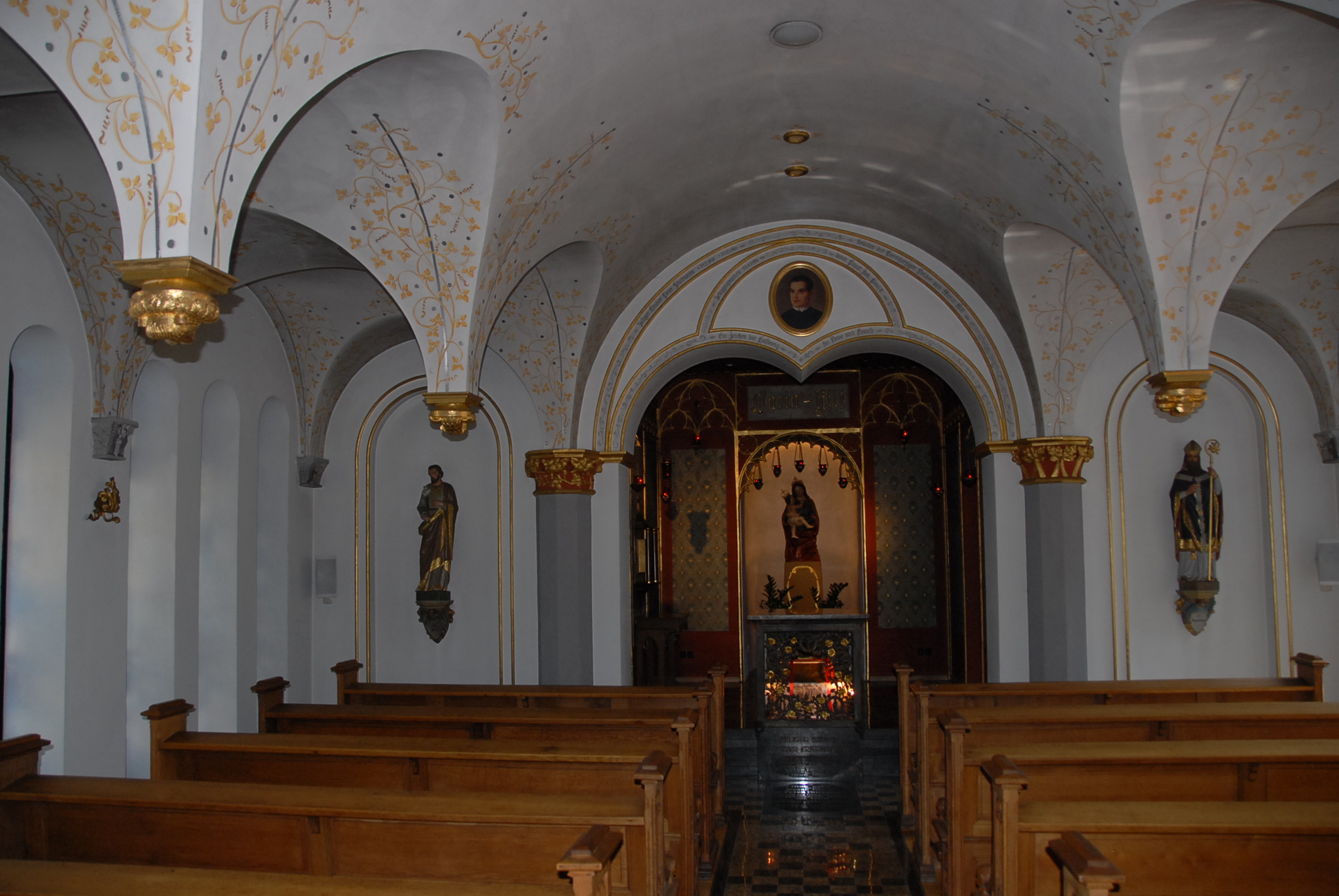 13 Maria-Hilf-Kapelle innen W.JPG